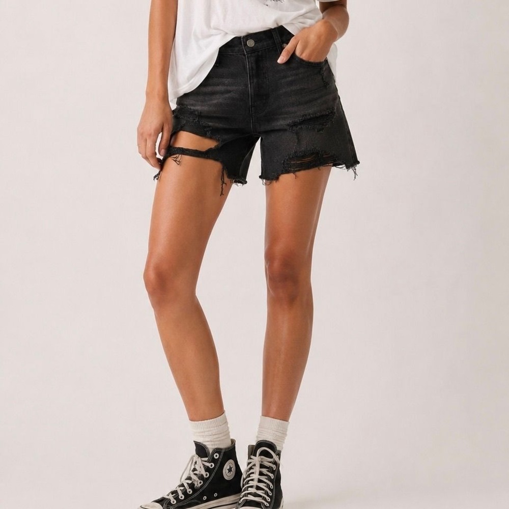 GRLFRND Jourdan Distressed Tomboy Shorts in Black Size 27